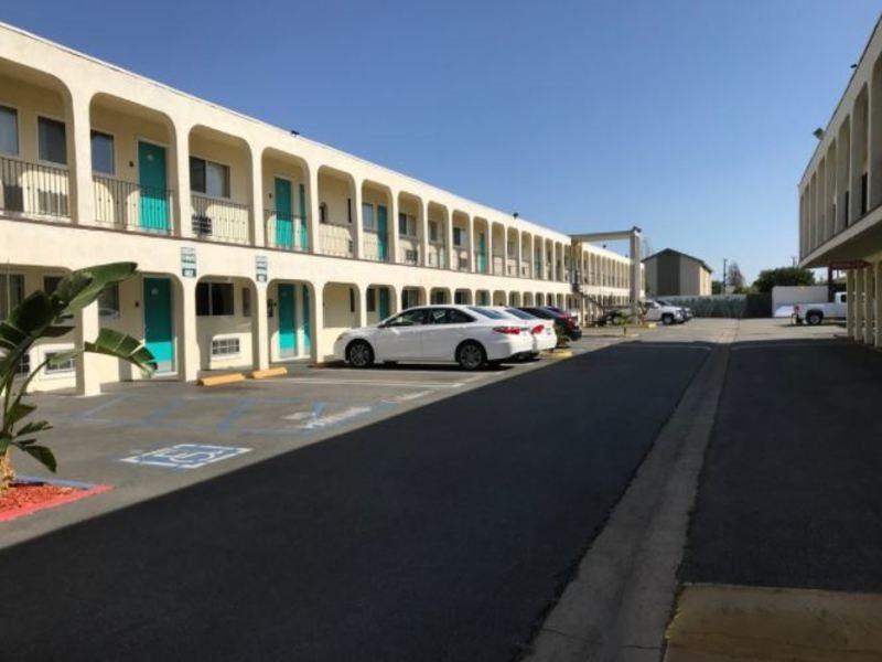 Anaheim Executive Inn & Suites Ngoại thất bức ảnh