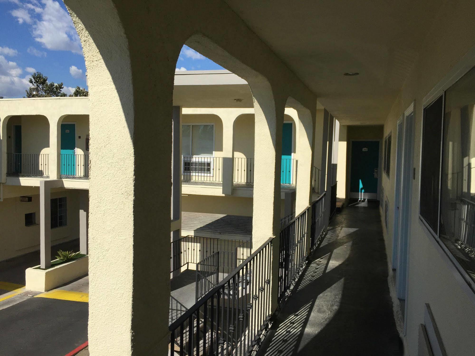 Anaheim Executive Inn & Suites Ngoại thất bức ảnh
